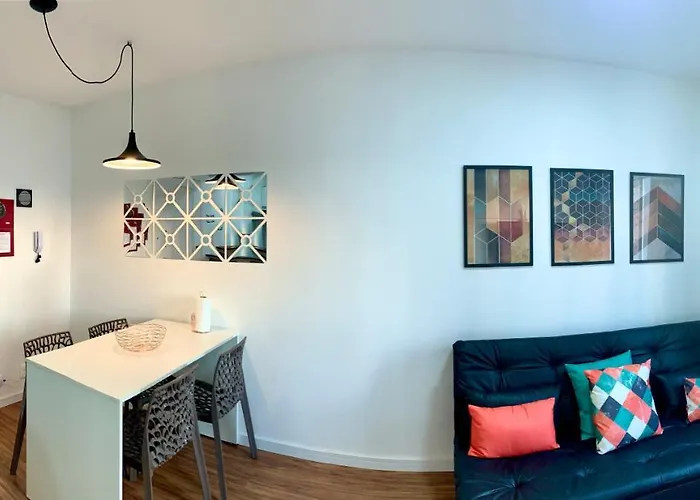 707- Apartamento Encantador, Amplo E Decorado, Quarto, Sala, Cozinha, Mobiliario Moderno, Cozinha Completa Com Utensilios , Excelente Vista Da Cidade E Localizacao Privelegiada No Bairro Bigorrilho