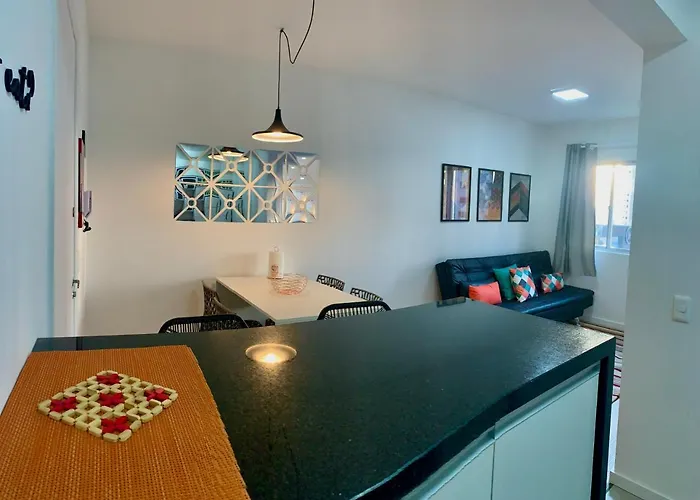 707- Apartamento Encantador, Amplo E Decorado, Quarto, Sala, Cozinha, Mobiliario Moderno, Cozinha Completa Com Utensilios , Excelente Vista Da Cidade E Localizacao Privelegiada No Bairro Bigorrilho