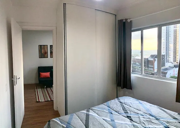 707- Apartamento Encantador, Amplo E Decorado, Quarto, Sala, Cozinha, Mobiliario Moderno, Cozinha Completa Com Utensilios , Excelente Vista Da Cidade E Localizacao Privelegiada No Bairro Bigorrilho