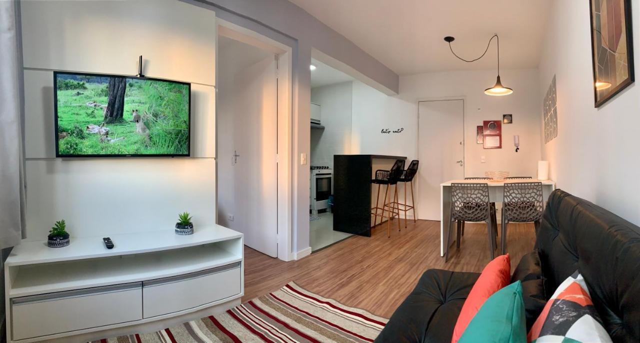 707- Encantador, Amplo E Decorado, Quarto, Sala, Cozinha, Mobiliario Moderno, Cozinha Completa Com Utensilios , Excelente Vista Da E Localizacao Privelegiada No Bairro Bigorrilho * Curitiba
