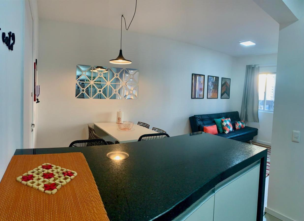 Apartamento 707- Encantador, Amplo E Decorado, Quarto, Sala, Cozinha, Mobiliario Moderno, Cozinha Completa Com Utensilios , Excelente Vista Da E Localizacao Privelegiada No Bairro Bigorrilho