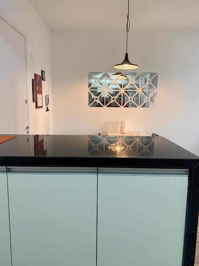 Apartamento 707- Encantador, Amplo E Decorado, Quarto, Sala, Cozinha, Mobiliario Moderno, Cozinha Completa Com Utensilios , Excelente Vista Da E Localizacao Privelegiada No Bairro Bigorrilho