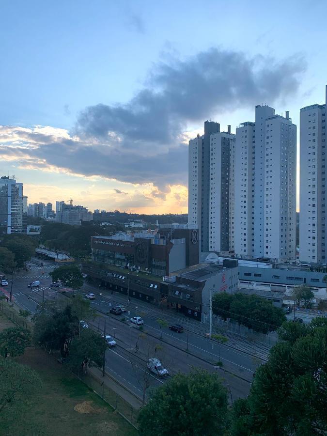 707- Encantador, Amplo E Decorado, Quarto, Sala, Cozinha, Mobiliario Moderno, Cozinha Completa Com Utensilios , Excelente Vista Da E Localizacao Privelegiada No Bairro Bigorrilho