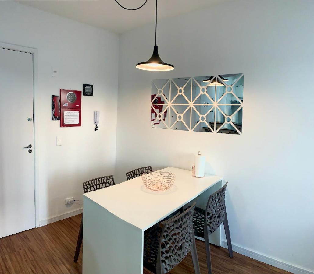 707- Encantador, Amplo E Decorado, Quarto, Sala, Cozinha, Mobiliario Moderno, Cozinha Completa Com Utensilios , Excelente Vista Da E Localizacao Privelegiada No Bairro Bigorrilho *