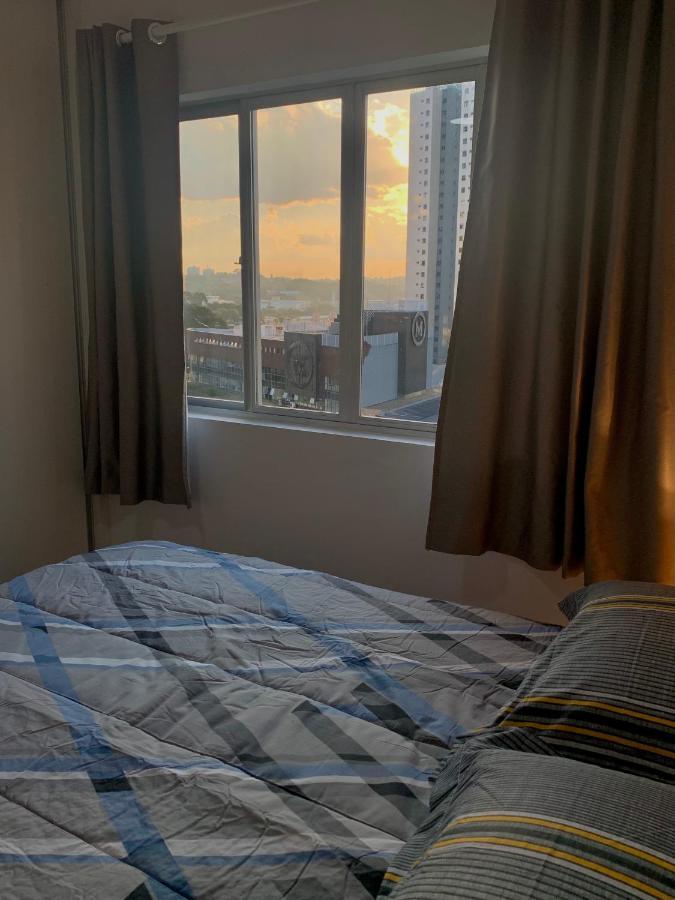 707- Encantador, Amplo E Decorado, Quarto, Sala, Cozinha, Mobiliario Moderno, Cozinha Completa Com Utensilios , Excelente Vista Da E Localizacao Privelegiada No Bairro Bigorrilho * Curitiba