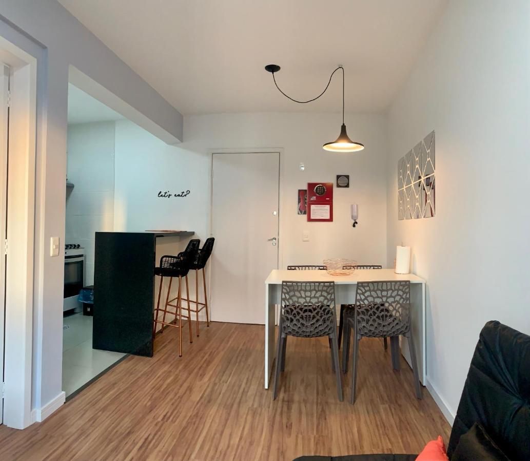 707- Encantador, Amplo E Decorado, Quarto, Sala, Cozinha, Mobiliario Moderno, Cozinha Completa Com Utensilios , Excelente Vista Da E Localizacao Privelegiada No Bairro Bigorrilho * Curitiba